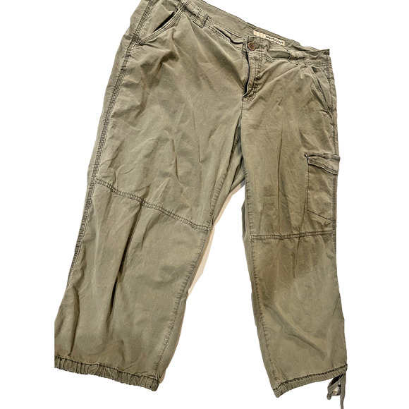 DKNY Women's Cargo Capri Pants Size 18W Khaki Utility Pockets Casual Used - Picture 2 of 10